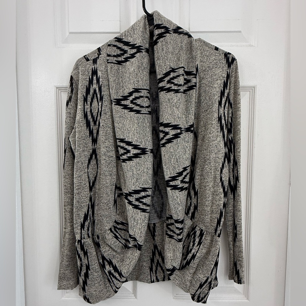 Stylish Gray and Black Patterned Women's Sweater